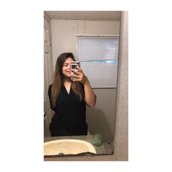 Meet your Posher, Claudia - Picture 1 of 1